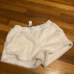 Cozy aerie white faux fur PJ shorts size small NWT